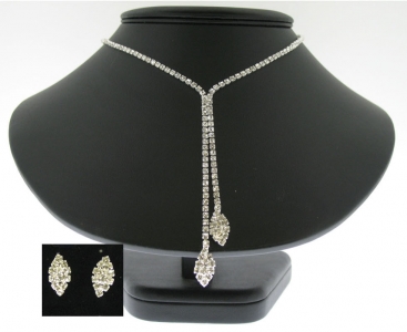 TEARDROP STYLE DIAMANTE SET