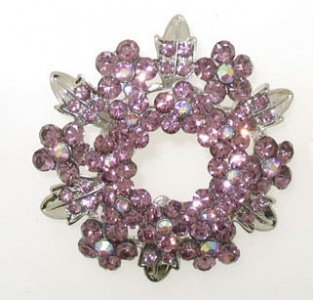 LARGE FLOWER STYLE BROOCH.