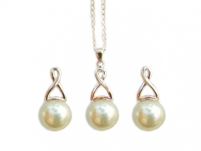 925 PEARL PENDANT AND E/RS SET.