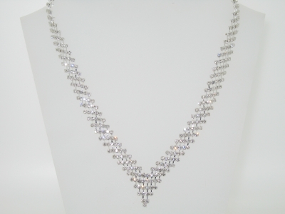 DIAMANTE V NECKLACE