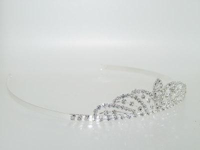 DIAMANTE CRYSTAL TIARA.