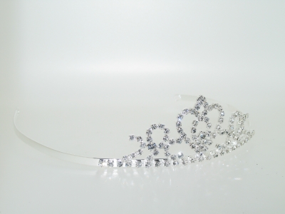 DIAMANTE CRYSTAL TIARA.