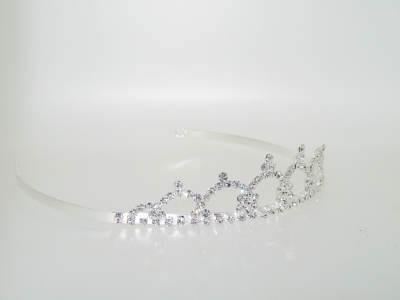 DIAMANTE CRYSTAL TIARA.