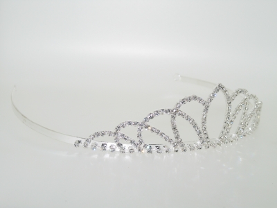 DIAMANTE CRYSTAL TIARA.