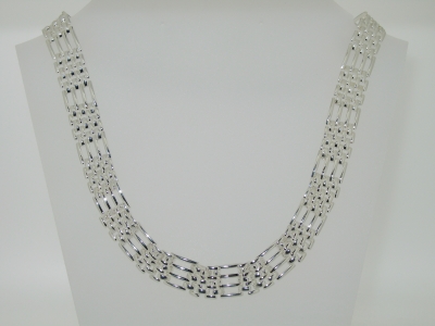 GATE NECKLACE