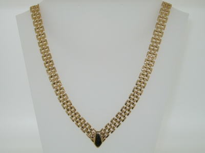 POLISHED V NECKLACE.